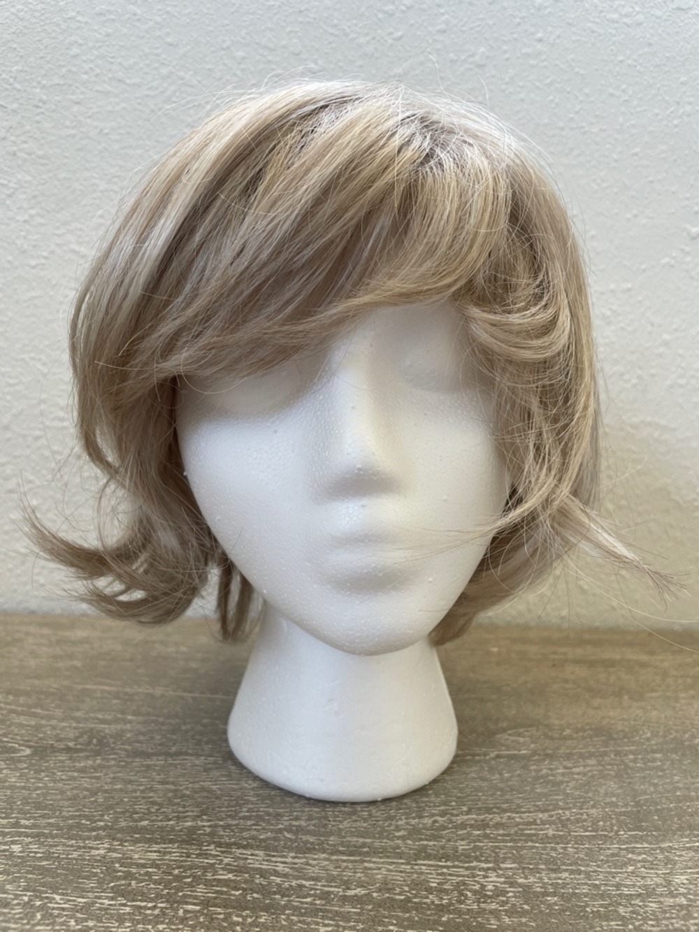 Short Layered Women's Wig in Light Blonde — Style Trisha